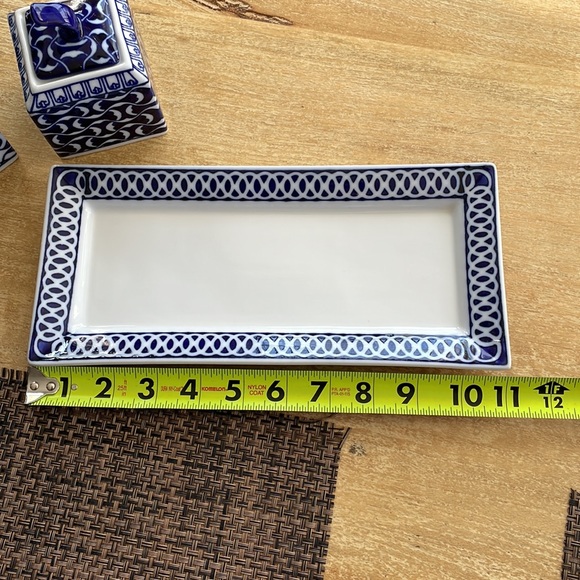 Set of 3 Porcelain Blue/White Condiment Jars With Tray - Picture 10 of 16